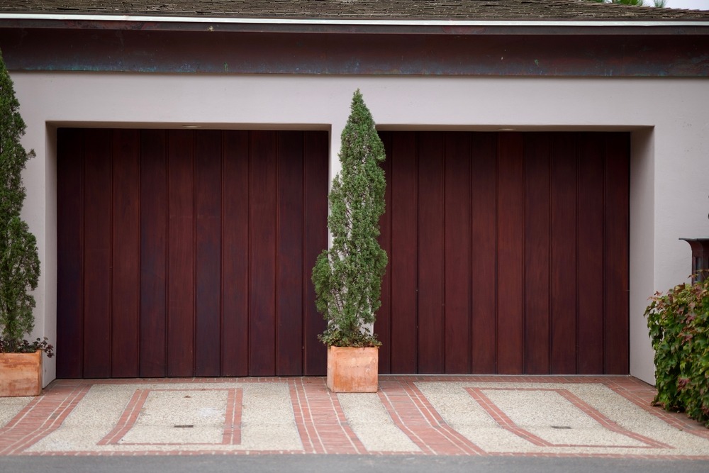 Cypress-James-Hardie-or-Vinyl-Which-Siding-is-Best-for-Your-Property-New-Orleans-contractors