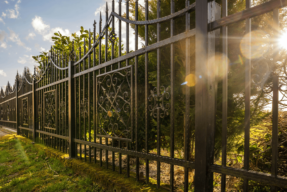 How to Choose the Right Fence for Your New Orleans Property - fencing new orleans - zuppardo